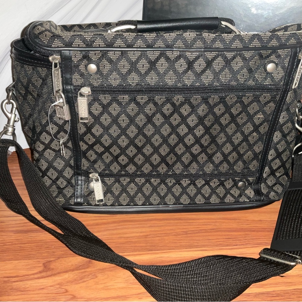 Train Case - Picture 2 of 9